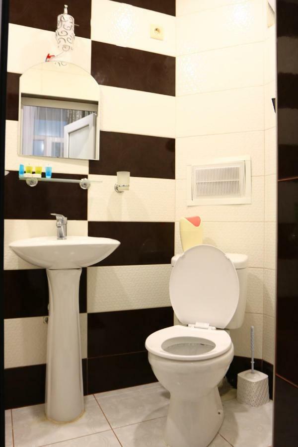 Rainbow Rooms Apart Hotel Makhinjauri Exterior foto