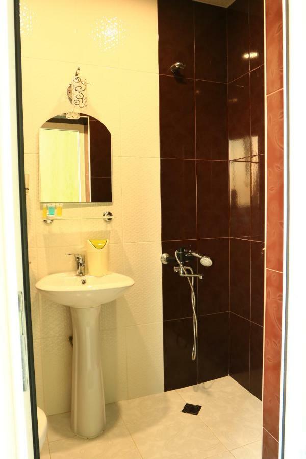 Rainbow Rooms Apart Hotel Makhinjauri Exterior foto